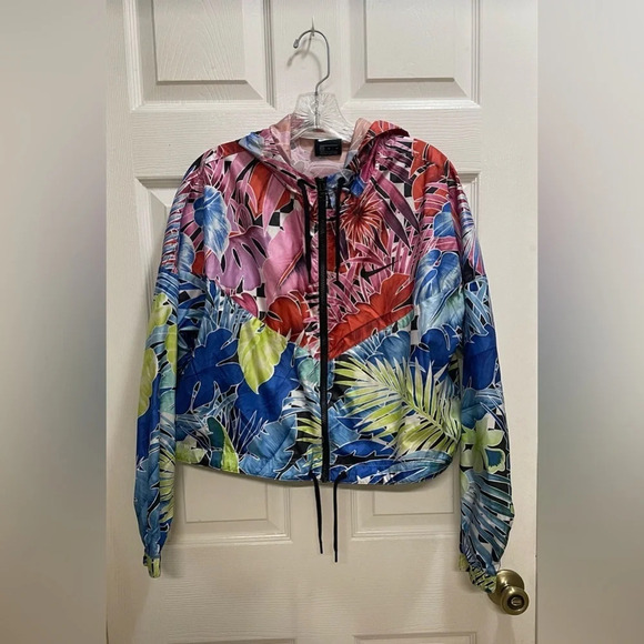 Nike Jacket Womens Medium Hyper Femme Zip Nylon Hoodie Tropical Floral Cropped - Picture 1 of 9